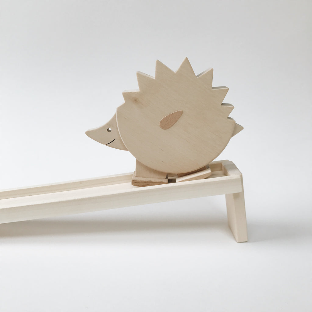 Wooden Walking Hedgehog Toy - Andnest.com