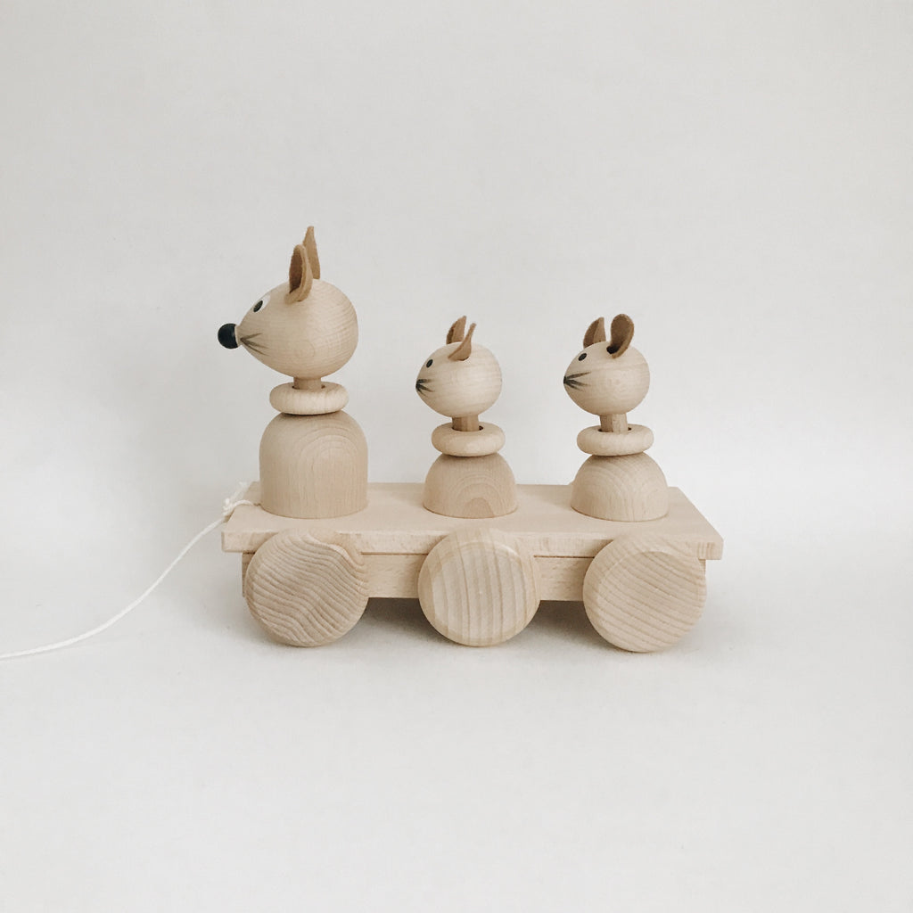 Wooden Pull-Along Mouse and Babies - Andnest.com