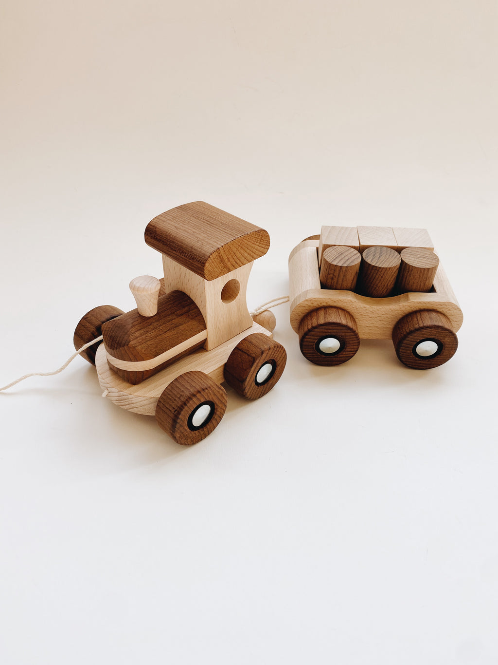 Wooden Pull-Along Train - With Wooden Blocks - Andnest.com