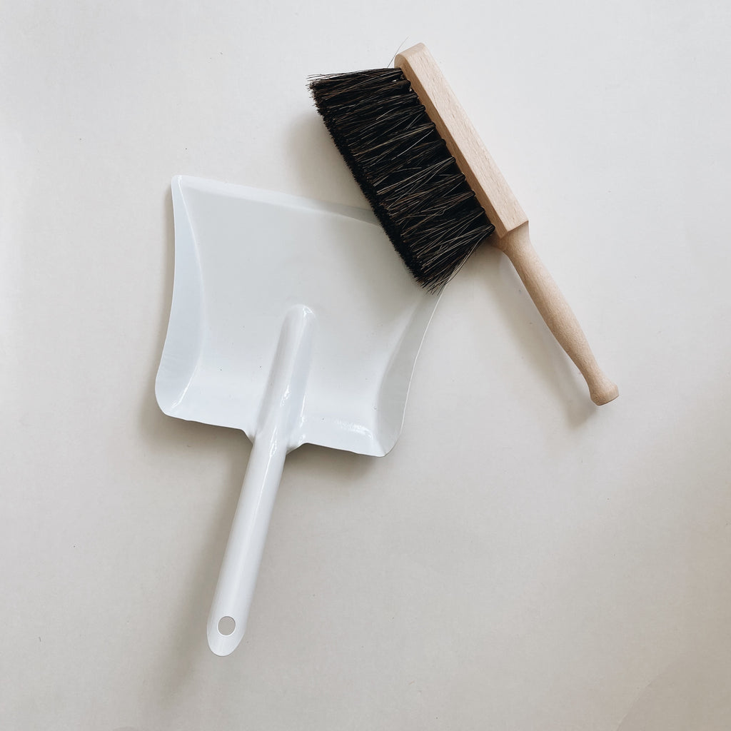 Children’s Brush and Dustpan Set - Andnest.com