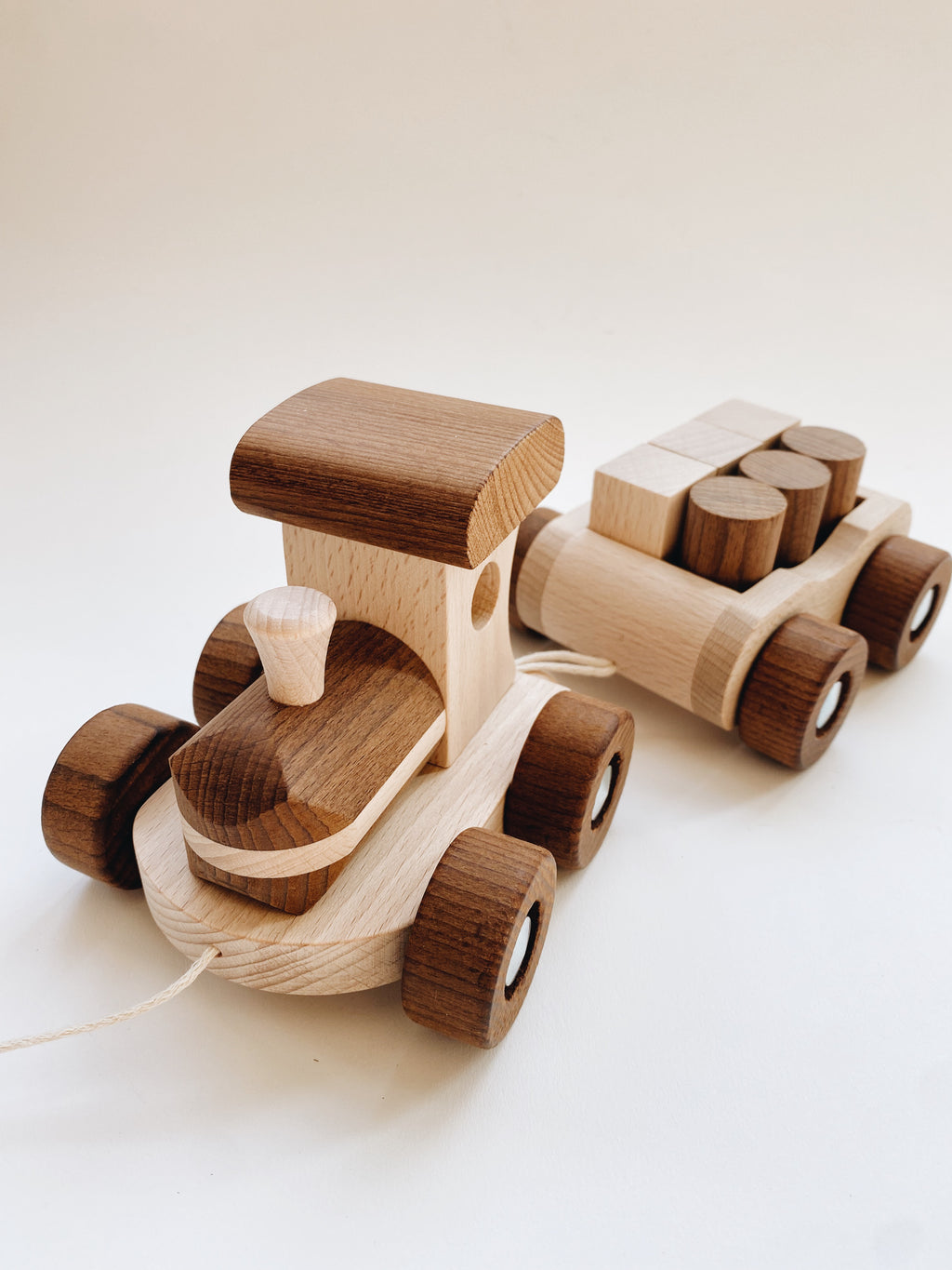 Wooden Pull-Along Train - With Wooden Blocks - Andnest.com